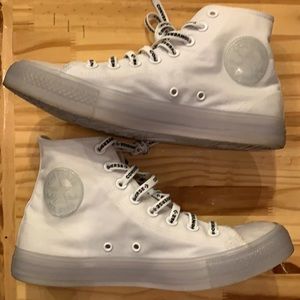 Converse Chuck Taylor All Star White Hightop sneakers